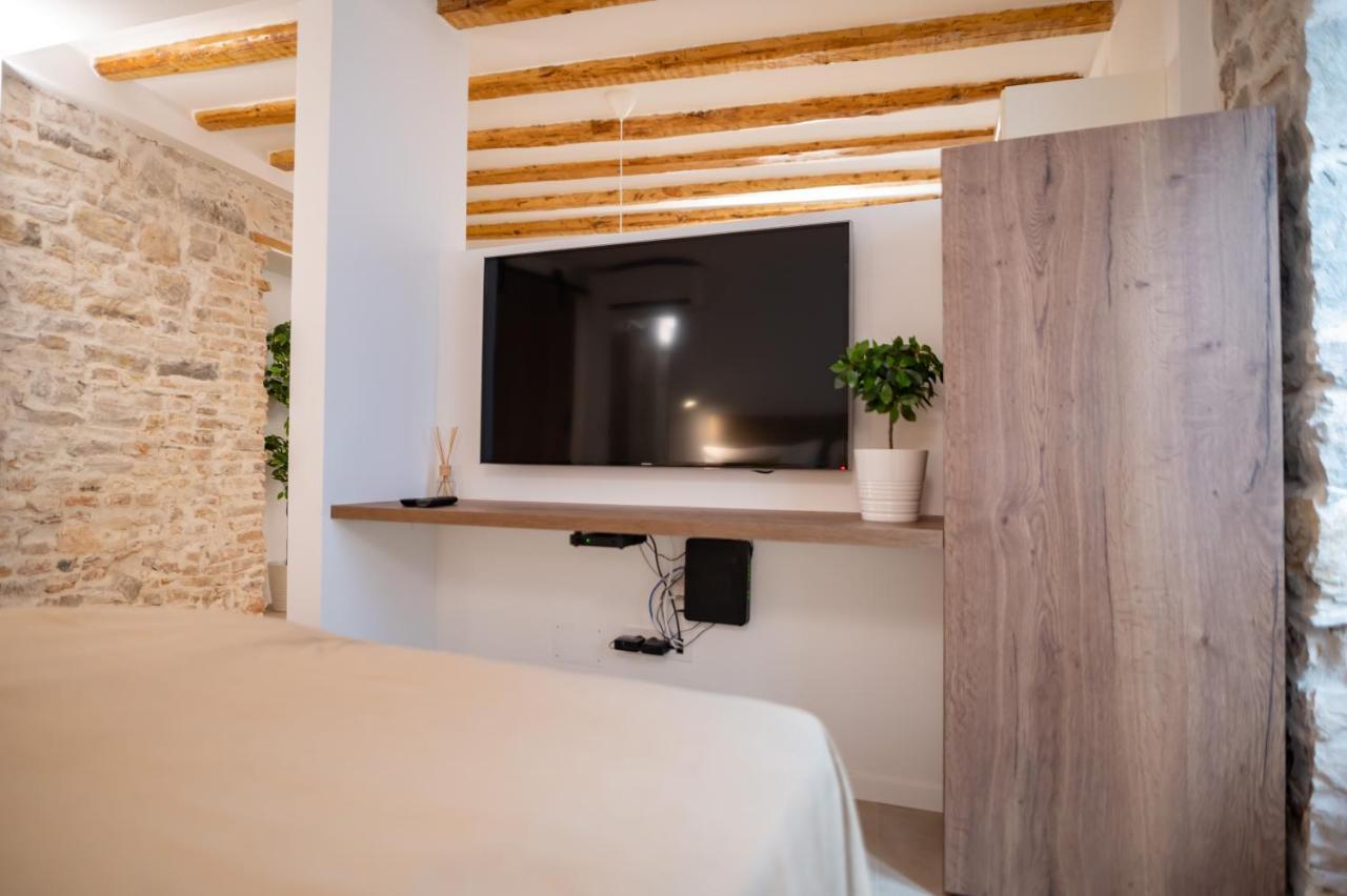 Vitelli Apartments And Rooms Сплит Екстериор снимка